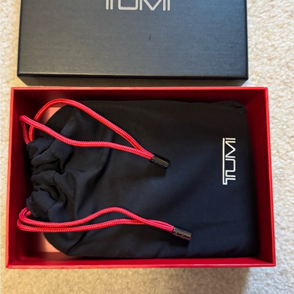 Tumi Mauve Leather Passport Holder - Picture 4 of 5